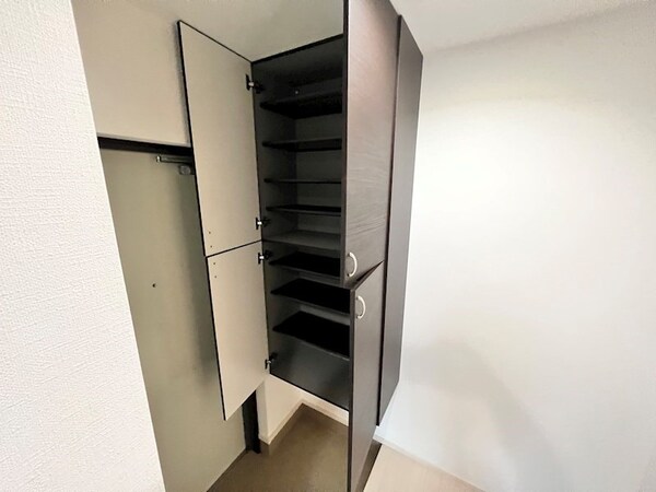 玄関(同物件別部屋イメージ)