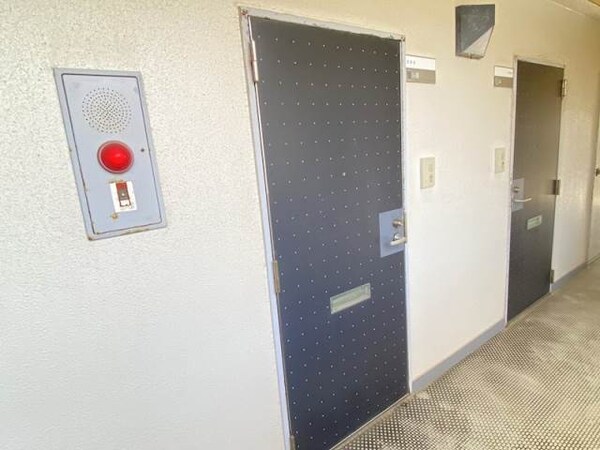 玄関(写真は現状を優先します。)