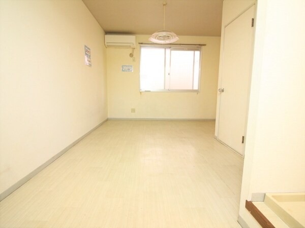 居室・リビング(別号室イメージ)