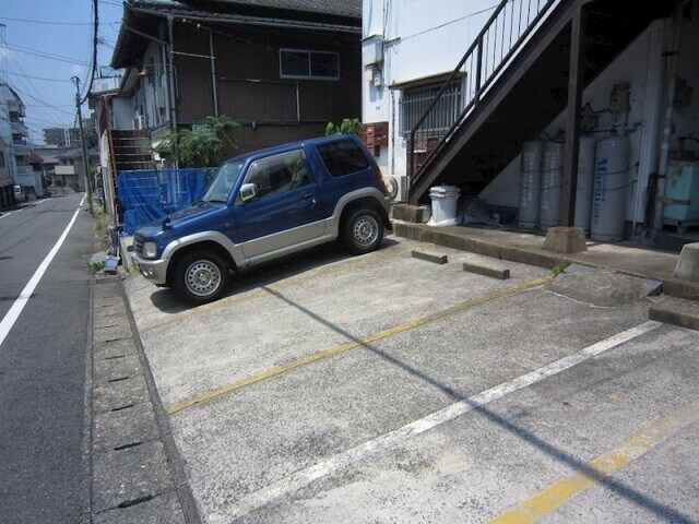 物件外観写真2　(駐車場)