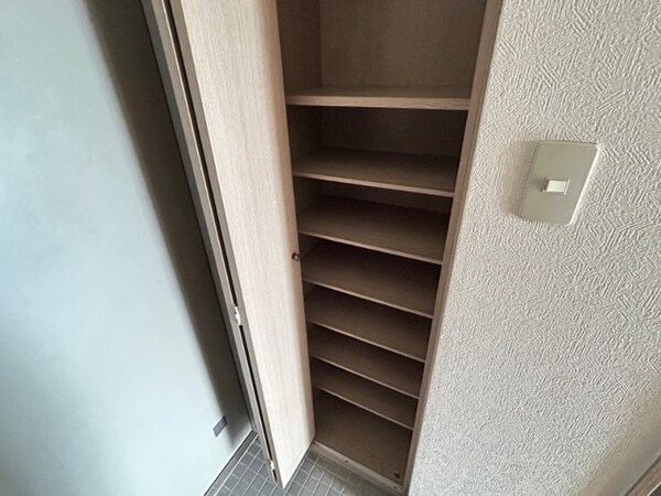 玄関(同物件別部屋イメージ)