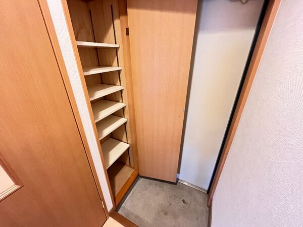 玄関(別号室)