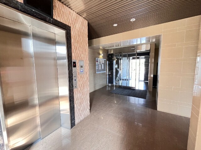 物件外観写真2　(エントランス)