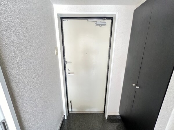 玄関(同物件別部屋イメージ)