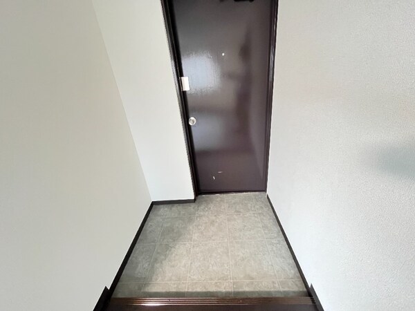 玄関(同物件別部屋イメージ)