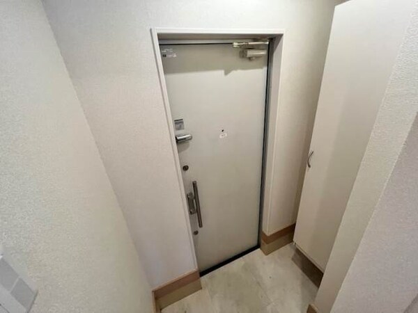 玄関(同物件別部屋写真)
