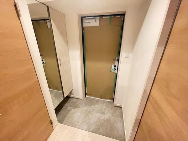 玄関(同物件別部屋写真)
