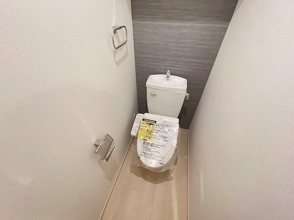 トイレ(同物件別部屋写真)