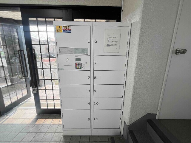 物件外観写真3　(宅配BOX)