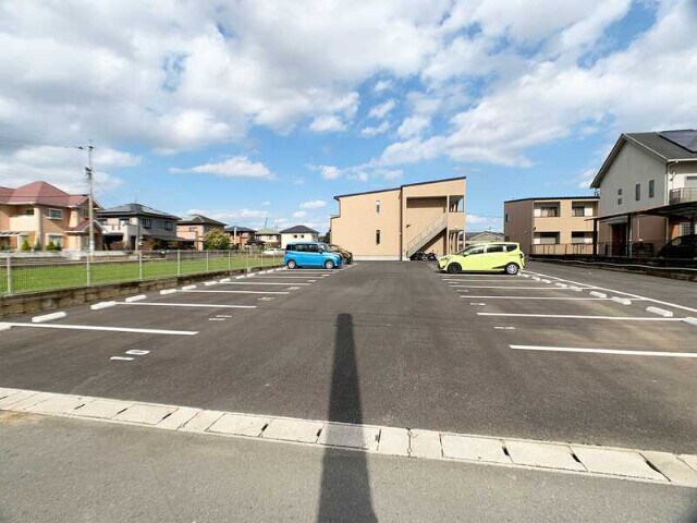 物件外観写真2　(駐車場)