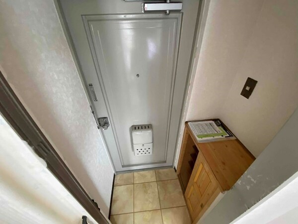 玄関(同物件別部屋写真)
