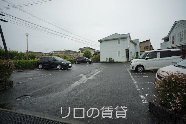 物件外観写真3　(駐車場)