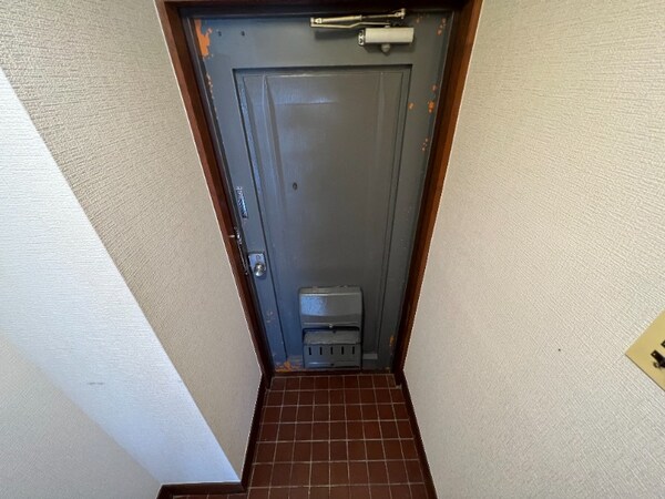玄関(同物件別部屋イメージ)