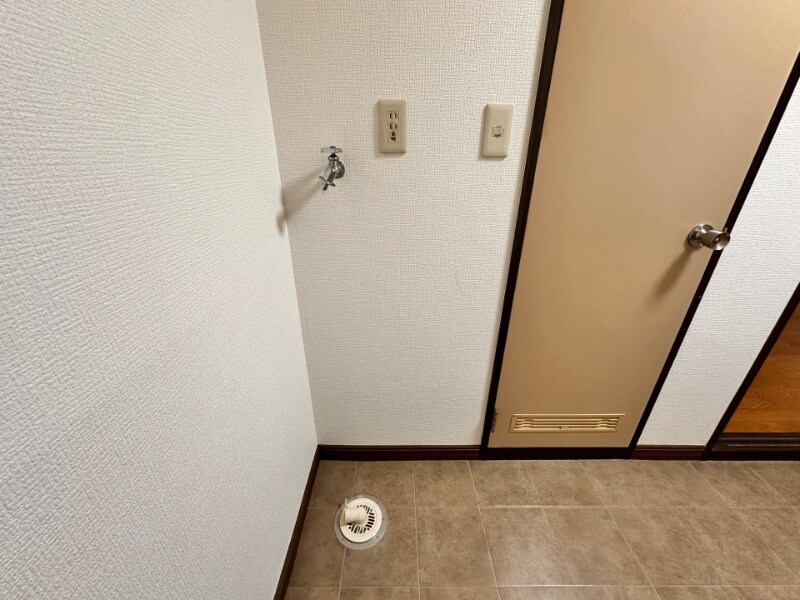 物件内観写真10　(別号室写真)