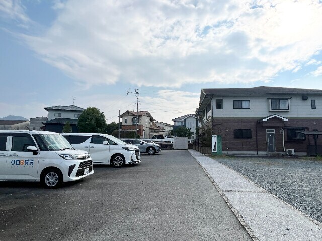 物件外観写真3　(駐車場)