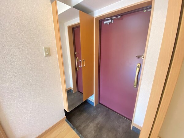 玄関(同物件別部屋イメージ)