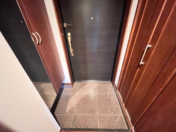 玄関(同物件別部屋イメージ)