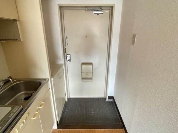 玄関(同物件別部屋イメージ)