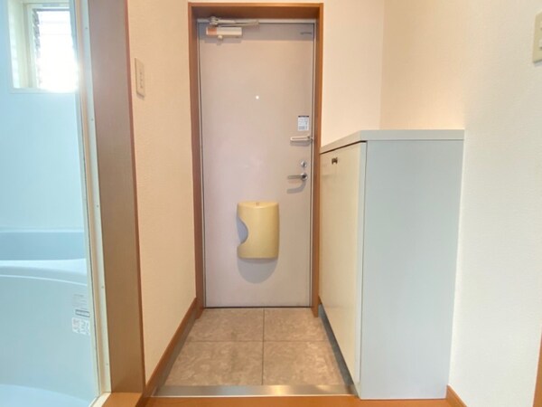 玄関(同物件別部屋イメージ)