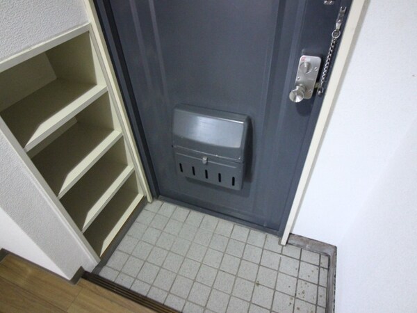 玄関(同物件別部屋イメージ)