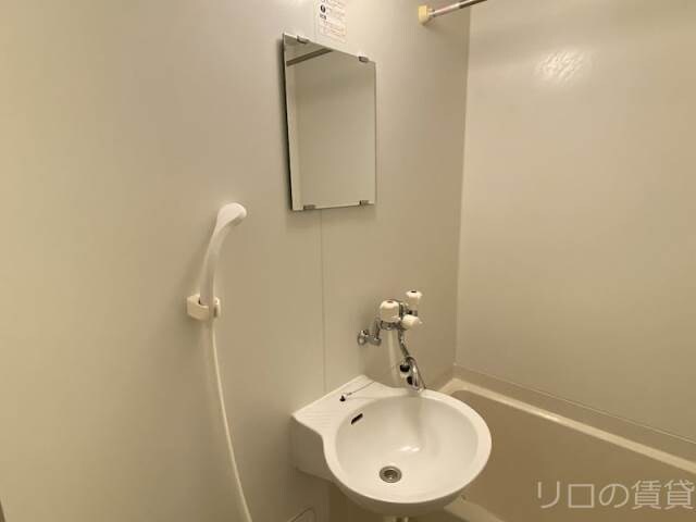 物件内観写真4　(別号室。写真は現状を優先します。)