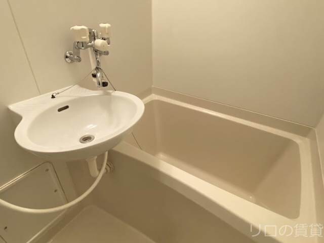 物件内観写真6　(別号室。写真は現状を優先します。)