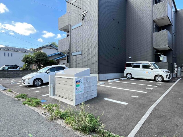 物件外観写真3　(駐車場)
