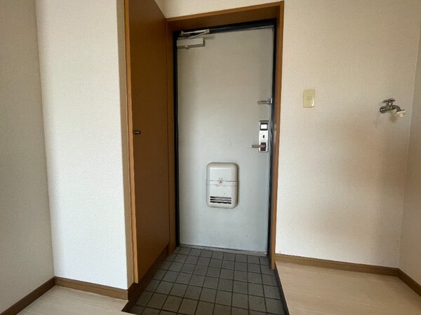 玄関(別号室イメージ)