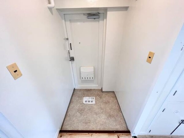 玄関(※同型別号室イメージ)