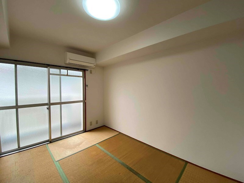 物件内観写真7　(フローリングに変更済み)