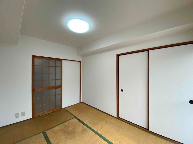 物件内観写真9　(フローリングに変更済み)