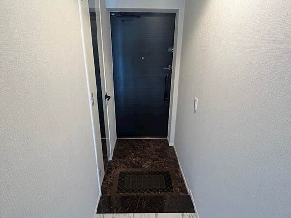 玄関(同物件別部屋イメージ)