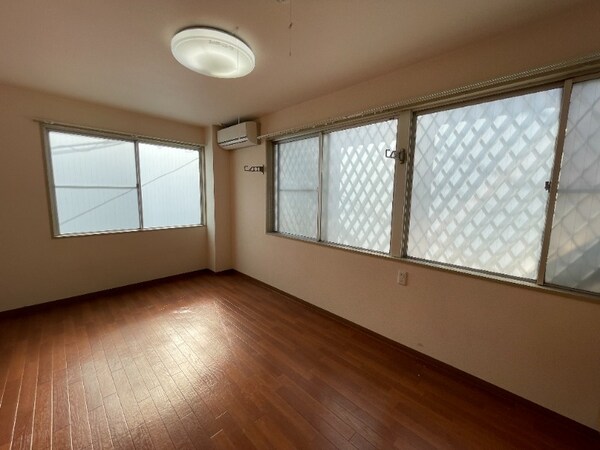 居室・リビング(別号室イメージ)