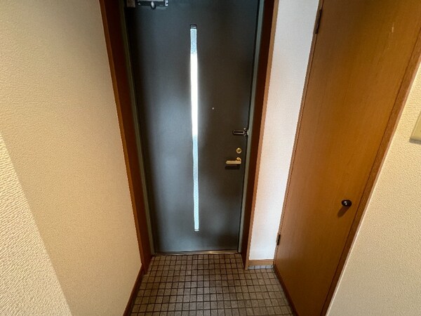 玄関(同物件別部屋イメージ)