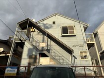 北九州モノレール小倉線 競馬場前駅 2階建 築33年の外観写真