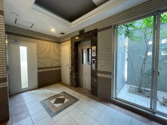 物件外観写真2　(エントランス)