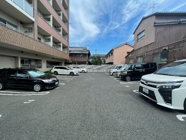物件外観写真3　(駐車場)