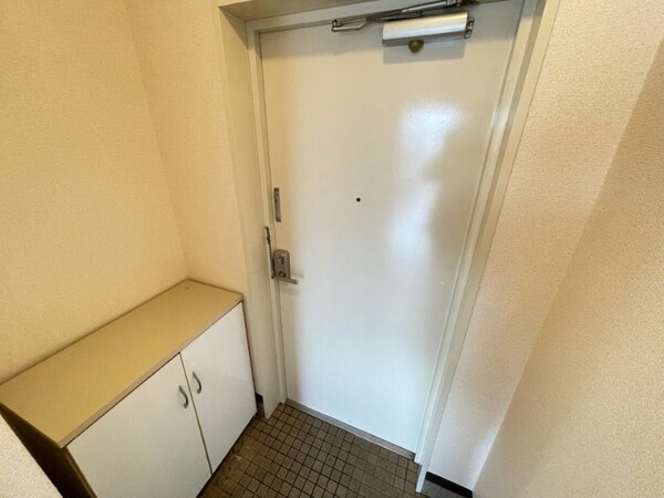 玄関(同物件別部屋イメージ)
