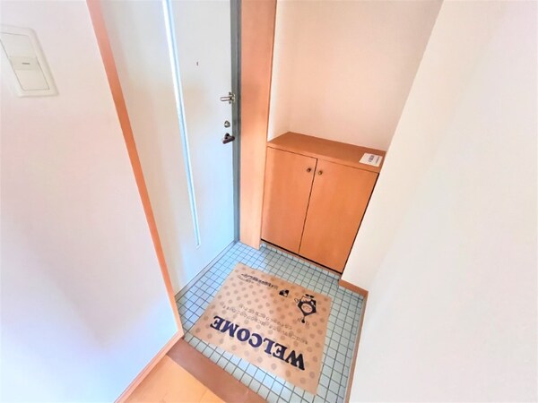 玄関(同物件別部屋イメージ)