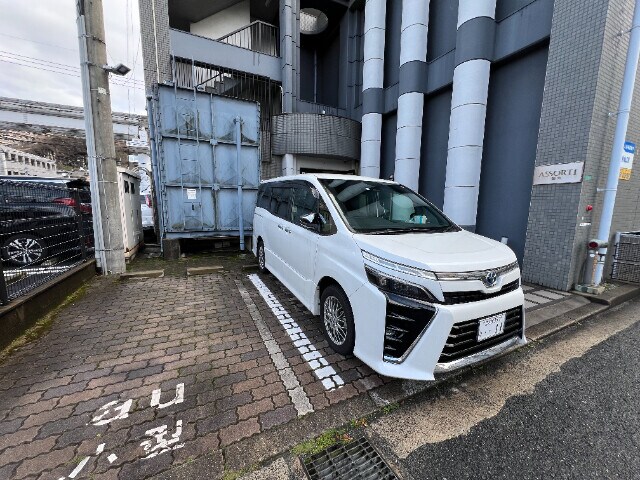 物件外観写真3　(駐車場)