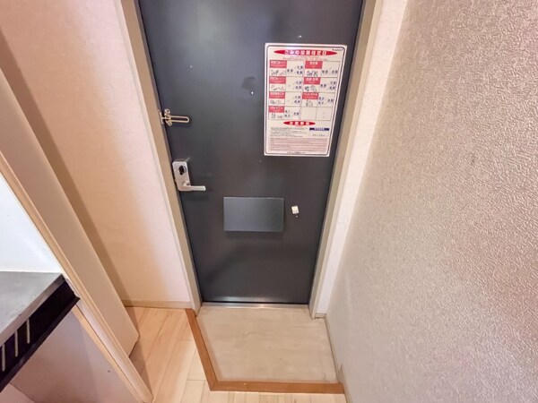 玄関(同物件別部屋)