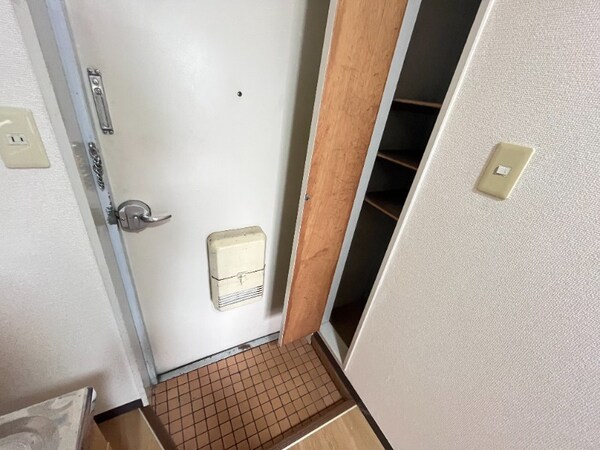 玄関(別号室イメージ)
