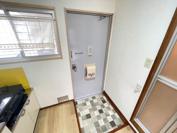 玄関(同物件別部屋イメージ)