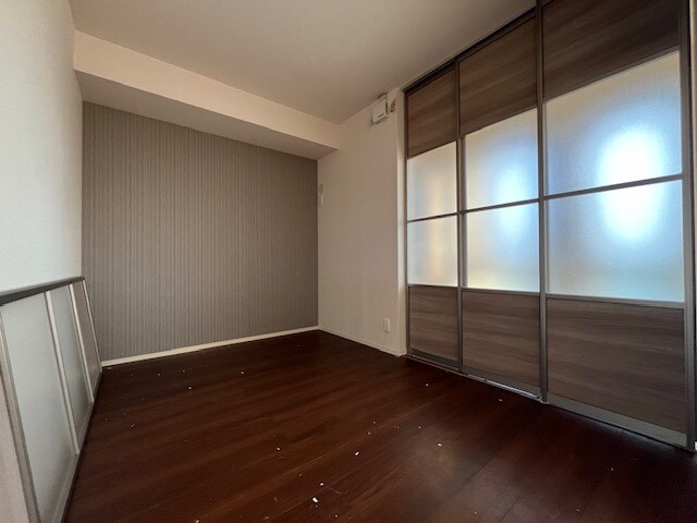 物件内観写真5　(※実際のお部屋の床は白基調です。)