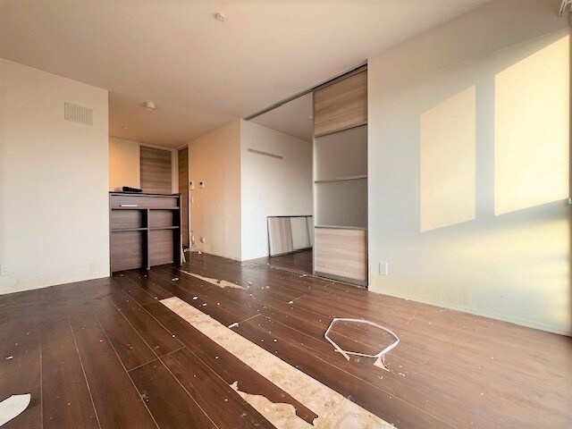 物件内観写真19　(※実際のお部屋の床は白基調です。)