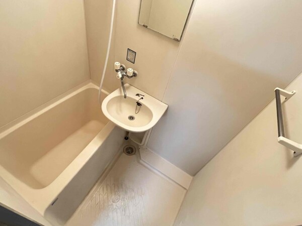 バス／シャワールーム等(※他号室イメージ)