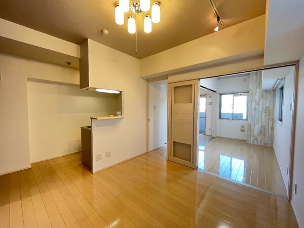 居室・リビング(別号室イメージ)