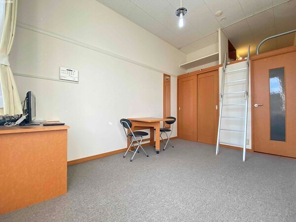 居室・リビング(別号室イメージ)