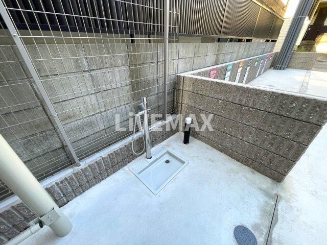 物件内観写真15　(ペット用足洗い場)