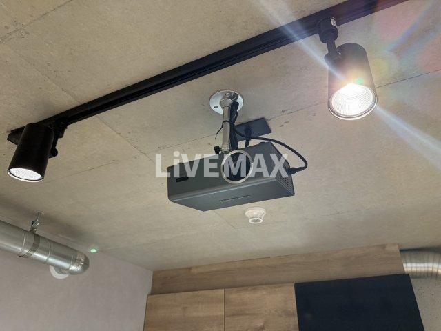 物件内観写真11　(プロジェクター)